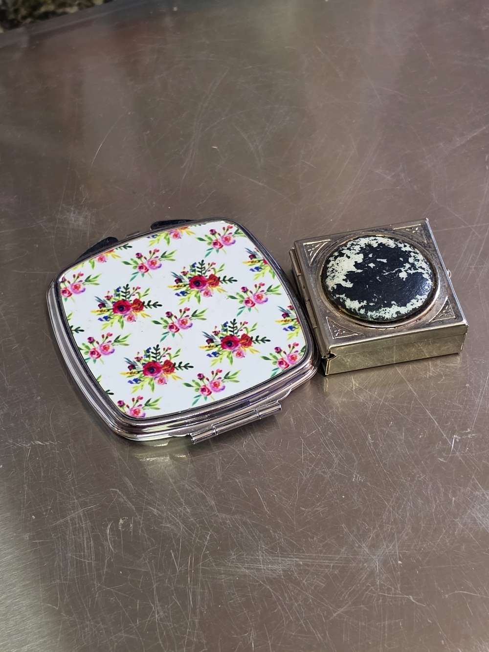 Floral Compact Mirror – Pink & White Pocket Makeup Mirror